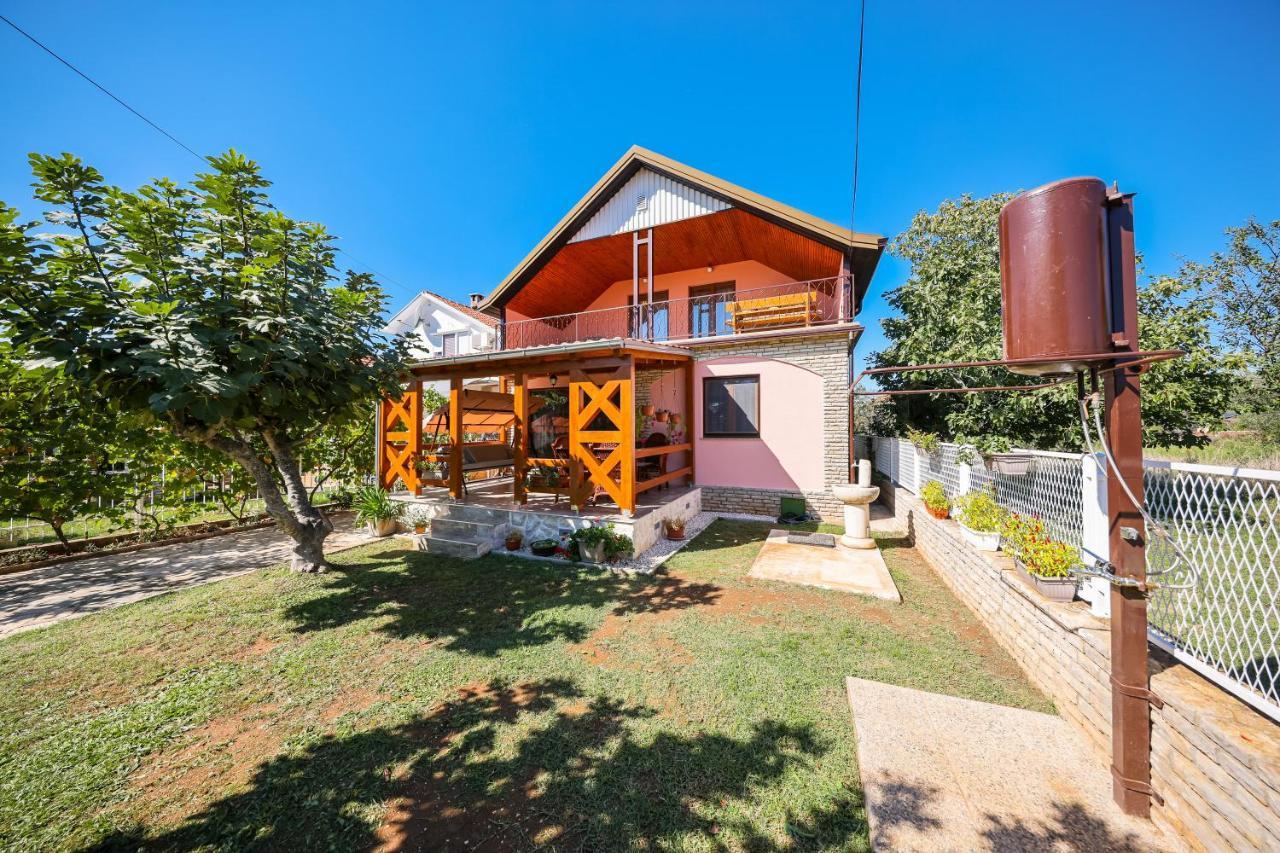 Apartment Ruza Sukosan Luaran gambar