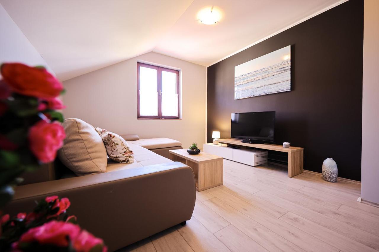 Apartment Ruza Sukosan Luaran gambar