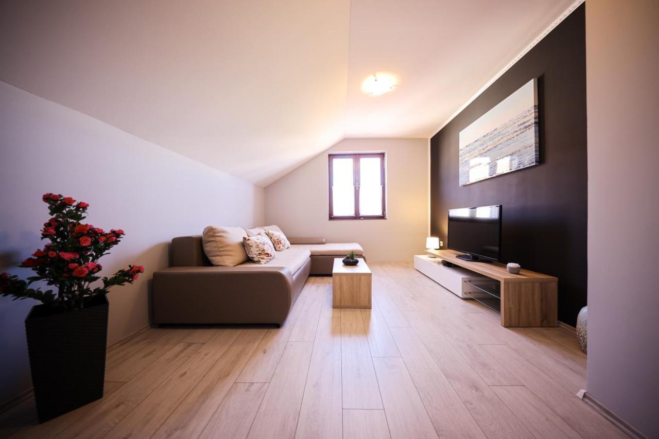Apartment Ruza Sukosan Luaran gambar