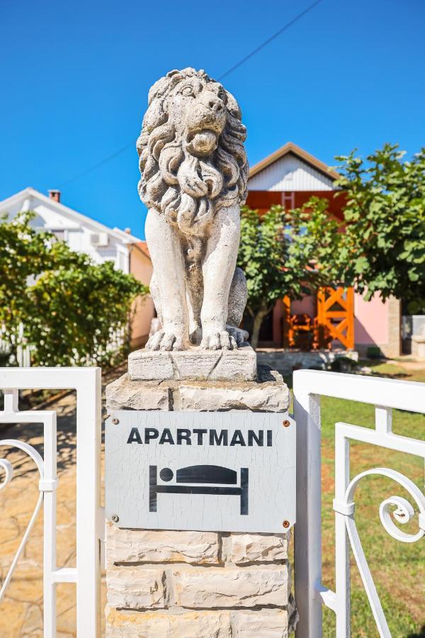 Apartment Ruza Sukosan Luaran gambar