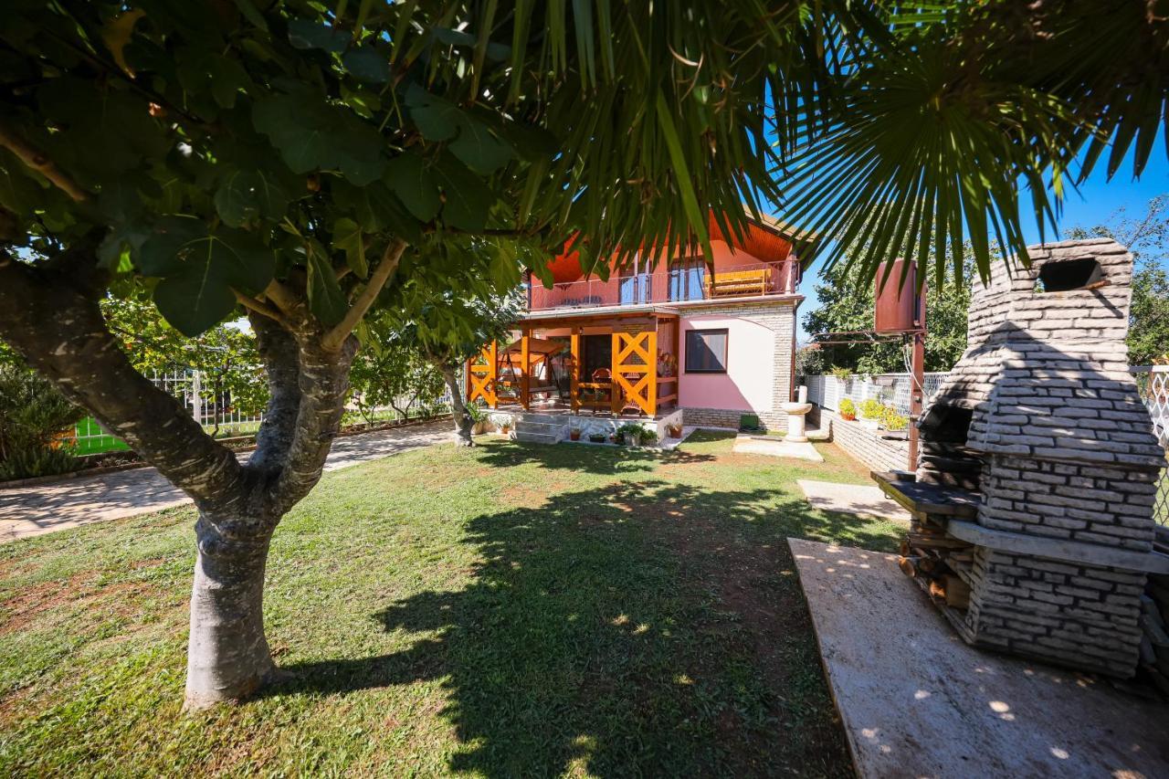Apartment Ruza Sukosan Luaran gambar